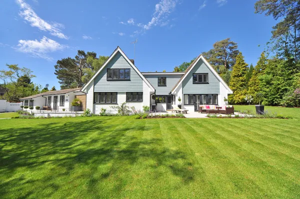 Late Spring and Summer Lawn Care: What Changes When the Rain Stops